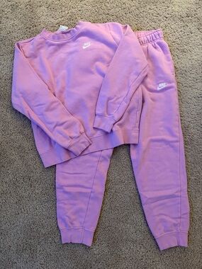 Nike Lilac Crewneck Sweatshirt and Joggers Set - Size Small and Medium